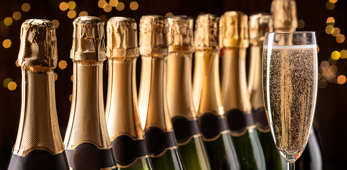 Sektglas als Symbol fuer Alkohol und MPU